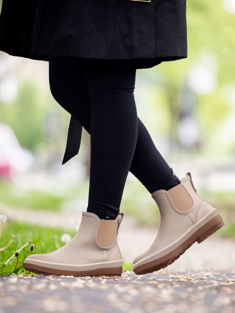 BOGS AMANDA CHELSEA II WATERPROOF BOOTS STONE